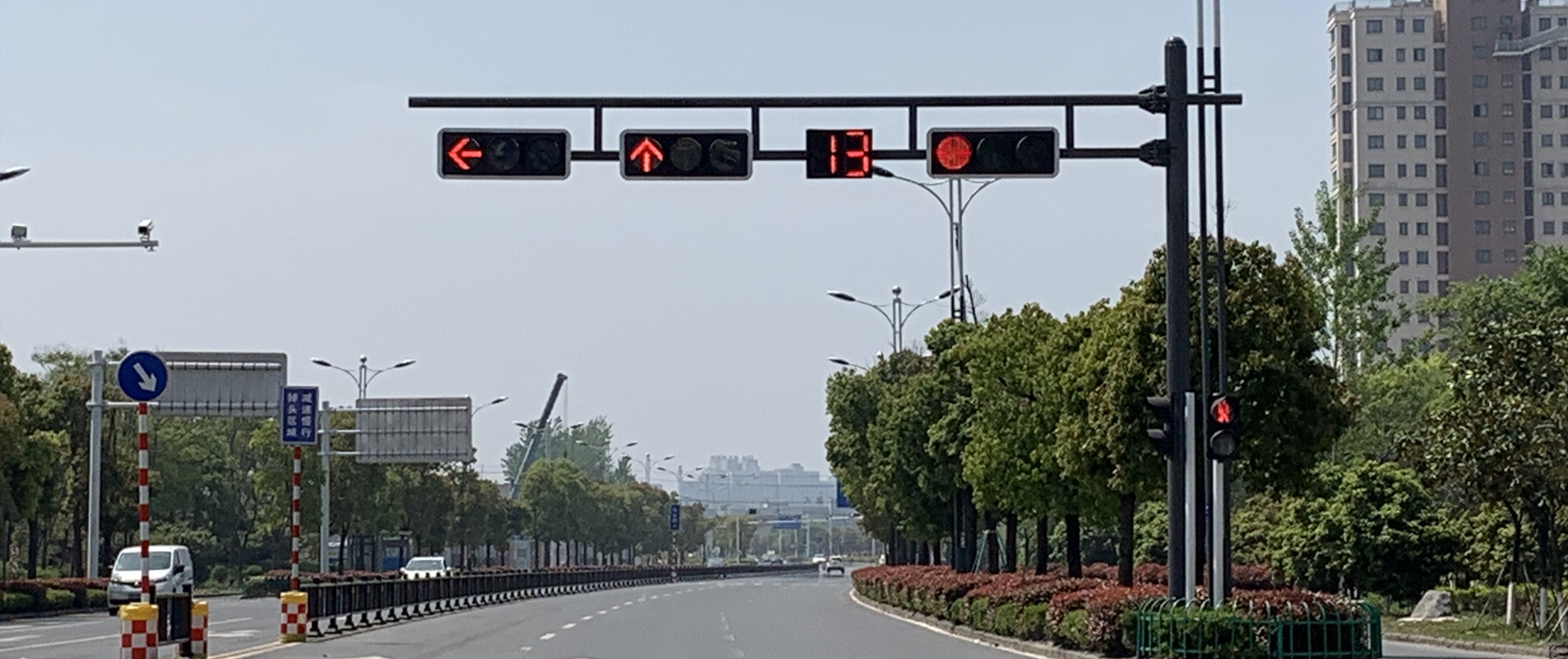 交通信號(hào)燈桿，道路交通信號(hào)桿